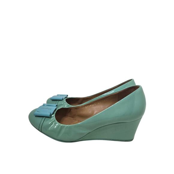 Ferragamo Mint Green Patent Leather Silda Vara Plaque Wedge Pumps Size 10 - Picture 2 of 7